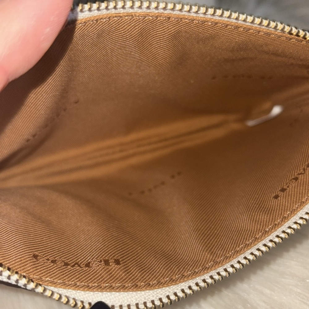 Coach L ZIP Wristlet - Picture 2 of 3